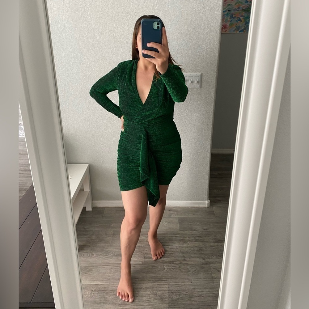 Alexia Admor Green Shimmry coacktail dress